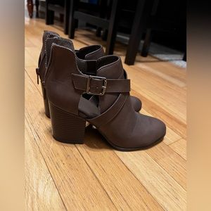 D Delicious booties back zipper size 7.5